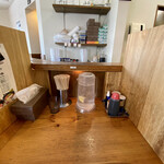 麺とび六方 - カウンター席