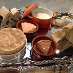 サラマンジェ ド イザシ ワキサカ - 圧巻のチーズが揃ってます