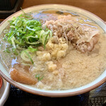 丸亀製麺 - 関西風肉吸いきつねうどん（かけ、並）ねぎ、天かすトッピング。