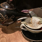 レストランRyu - 紅茶の茶こしが、シェフ自作の焼き物‼️                              ぷつぷつ穴が開けてあります　ヽ(・∀・)