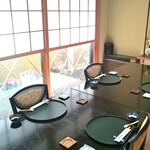 日本料理まるい - テーブル席