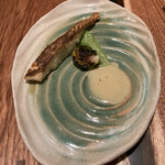 レストランRyu - 真鯛の皮がパリッぱり！(*^▽^*)
      　芽キャベツも焼いてあるので、特製ソースを付ける
      　と最高に美味しいです❗️