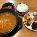 Kankoku Ryouri Niji - 日替り（豆もやしスープ） 800円