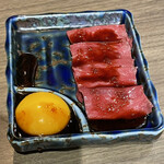 神保焼肉料理店 - 炙りハツユッケ
