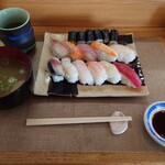 Sushidokoro Shou - にぎり  @1,100円円也。寿司はソコソコの食べ応えあり。兎も角『アラ汁』が旨かったぁ。