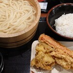 Marugame Seimen - 釜揚げうどん大、御飯、舞茸天、かしわ天、カニカマ天