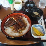 うなぎまつもと - うなぎ丼（上）1400円　吸い物、漬物たくあん付き