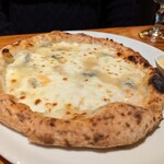 薪窯ピザ Loquace da MARIO - クワトロフォルマッジ