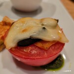 LUCCICORE - 燻製スカモルツァチーズを纏ったトマトのロースト