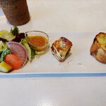 Promessa  - 種類豊富なサラダ、前菜、ガーリックトースト