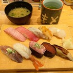 寿司 やまと - 特選握り 1680円
            （味噌汁付き、ランチメニュー）