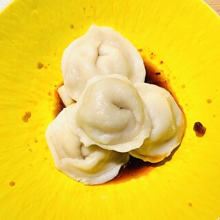 Dim sum made with fresh ingredients in-store, such as boiled Gyoza / Dumpling and shumai♪