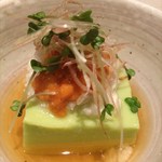 木古里 - この日の付け出し。お豆を裏ごしして作ったお豆腐にウニが乗せられております。ほんとこれが付き出しでいいのかというレベル。