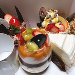 O2 - 箱の中に詰められたケーキたち