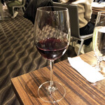 THE BAGUS PLACE - 赤ワイン550円。半分飲んでいる状態です