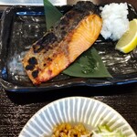 酒と肴 まる蔵 - 銀鮭塩焼き ♪