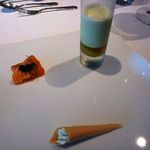 レストラン ヨウヘイタ - アミューズ・・「ブルーチーズ」「スモークサーモン」「ソラマメの入ったスープ仕立の品」
