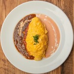 Melting Omelette Rice with two colors of sauce to choose from