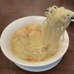 Chuugokusai Shoukouen - 麺は香港本場のコシのある細麺