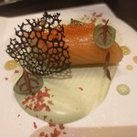 ガストロノミー ジョエル・ロブション - サーモンフリヴォリテ 爽やかなワサビのクレームで