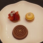 ガストロノミー ジョエル・ロブション - ミニャルディーズ 