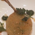 ガストロノミー ジョエル・ロブション - グルヌイユのフリット パセリとニンニクのクーリと共に