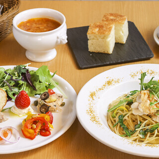 Full of lunch courses♪ Feel free to enjoy pasta, pizza, and main dishes made with vegetables picked in the morning.