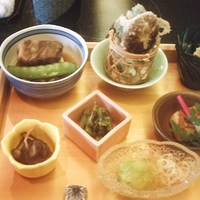 かなざわ石亭 - 1900円ランチ・豚の角煮、天ぷら、焼き物、酢の物3点、香の物