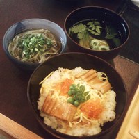 かなざわ石亭 - 1900円ランチ・鰻とイクラのちらし、蕎麦、お吸い物