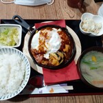 ナカガワ☆スエ食堂 - 手捏ね煮込みハンバーグ定食1400円