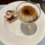 ポンヌフ - デザート。夫が選んだのはフルーツタルトとプリン。