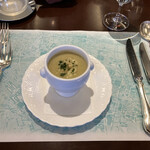 ポンヌフ - スープは白菜のポタージュ。1月らしいおもてなしです。