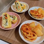 MOKCHA - 小皿料理のケランマリとレンコンキムチにカクテキ