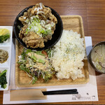 HERMITAGE - 2023/01/27
                        本日のランチ
                        ねぎ塩レモンからあげ ライス大 白玉あずき 950円
                        ✴︎ライス大盛無料 味噌汁お代わり可