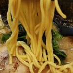 えび豚骨拉麺 春樹 - 麺の感じ