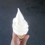 ふらの牛乳ソフトクリーム①（300円）