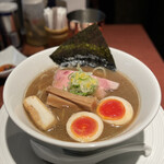 酒肴場 屯 - 濃醇煮干し蕎麦（味玉入り）¥950