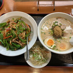 Junwa - ラーメンセット 880円
                      (魚介豚骨ラーメン(+300円)+チンジャオロース丼) 