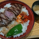 Yakini Kuto Suteki Nomi Seno Su Hiruba Rato Gaden - ステーキ丼　1,078円