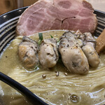 極麺 青二犀 - 少しとろみのある白湯スープ