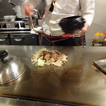 吉祥寺 じゅん粋 - 焼きそば入りました⑥秘伝のタレ投入！