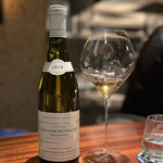 蒼 - リッチなワインが続きましたから、こうした酸がきれいに伸びていく一杯はいいアクセント♪
      アクアパッツァも優しい酸味ありますし、何より繊細な白甘鯛を邪魔しないペアリングが好感度高しです。