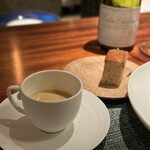 蒼 - 見た目はエスプレッソですが、とんでもない美味しさの海老のビスク。