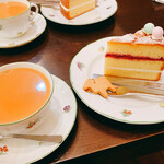 森のらくだ - ヴィクトリアケーキ、チーズらくだ、ミルクティー