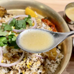 スパイスカレー あかつ亭 - ホワイトウラド豆のスープ アップ