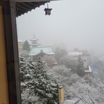 富士屋ホテル - 部屋から眺める雪景色。