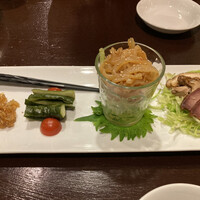 雅苑酒家 本店 - 前菜、白魚の揚げたのが美味しかった！