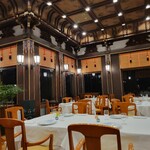 ザ・フジヤ - 内観。