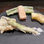 酒盃 - 天ぷら（わかさぎ、穴子、糸かぼちゃ、にんじん、万願寺とうがらし）