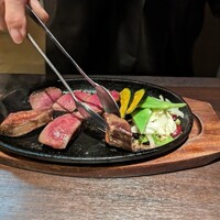 THE KINTAN STEAK - 店名のついたキンタンステーキ。きてから気づきましたが牛タンのようでした。独特の噛みごたえ、歯ざわりです。